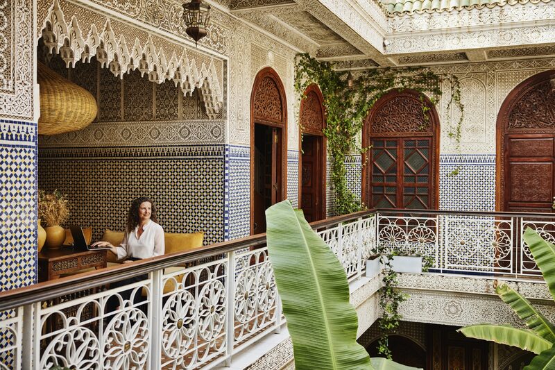 Apesar do avanço dos assistentes de IA, muitos turistas ainda preferem confiar em pessoas dedicadas para planejar e montar suas viagens, reduzindo o risco de que as coisas deem errado Apesar do avanço dos assistentes de IA, muitos turistas ainda preferem confiar em pessoas dedicadas para planejar e montar suas viagens, reduzindo o risco de que as coisas deem errado