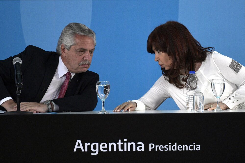 Alberto Fernández y Cristina Fernández de Kirchner en la Casa Rosada en Buenos Aires en Septiembre 30, 2021. Foto: AFP Alberto Fernández y Cristina Fernández de Kirchner en la Casa Rosada en Buenos Aires en Septiembre 30, 2021. Foto: AFP