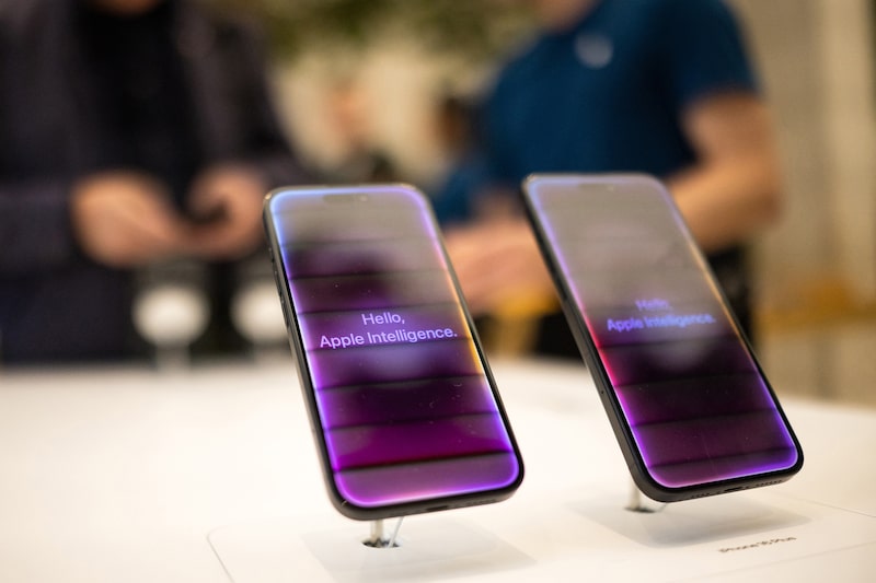 Apple iPhone Hits Stores Without Its Highly Awaited AI Features Apple iPhone Hits Stores Without Its Highly Awaited AI Features