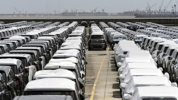 Exportaciones de autos de China se disparan mientras las ventas internas se desploman Exportaciones de autos de China se disparan mientras las ventas internas se desploman