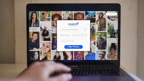 Bumble ou LinkedIn? Apps de namoro ganham força em networking e busca por emprego Bumble ou LinkedIn? Apps de namoro ganham força em networking e busca por emprego