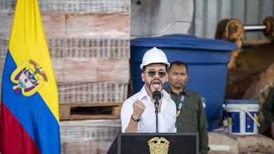 De la Espriella tumbó norma de Petro que limitaba al 30% las inversiones de las AFP en el exterior De la Espriella tumbó norma de Petro que limitaba al 30% las inversiones de las AFP en el exterior