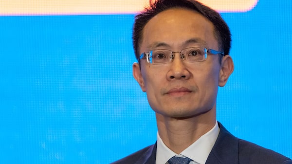 El multillonario Lin Bin compra una participación de Miami Dolphins en US$12.500 millones El multillonario Lin Bin compra una participación de Miami Dolphins en US$12.500 millones