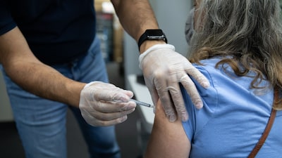 Dose de reforço de Pfizer e BioNTech restaura proteção contra Covid Dose de reforço de Pfizer e BioNTech restaura proteção contra Covid