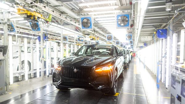 Jaguar Land Rover perde CEO ante desafio de tarifas e polêmica com reforma de marca Jaguar Land Rover perde CEO ante desafio de tarifas e polêmica com reforma de marca