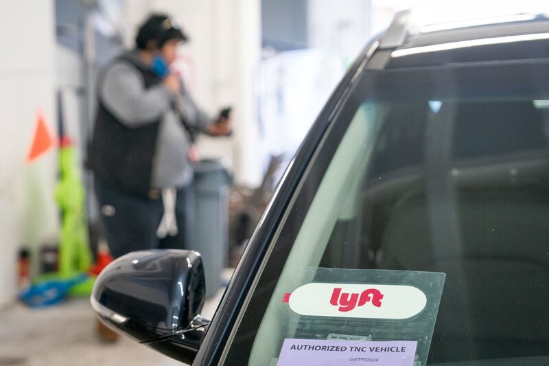 Lyft en un coche de alquiler en San Francisco, California, EE.UU., el jueves 8 de febrero de 2024. Lyft en un coche de alquiler en San Francisco, California, EE.UU., el jueves 8 de febrero de 2024.