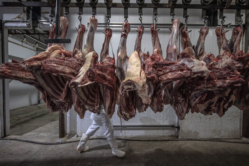 Maior exportador de carne bovina do mundo está em negociações avançadas para iniciar os embarques para o país asiático, em um movimento que pode prejudicar as vendas dos EUA Maior exportador de carne bovina do mundo está em negociações avançadas para iniciar os embarques para o país asiático, em um movimento que pode prejudicar as vendas dos EUA