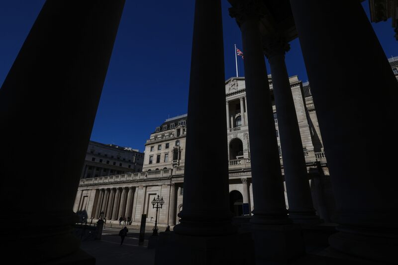 Banco da Inglaterra eleva taxas para nível pré-pandemia Banco da Inglaterra eleva taxas para nível pré-pandemia