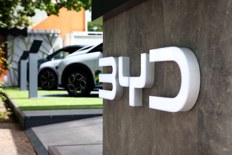 Vehículos eléctricos en un stand de BYD Co. en la Eurocopa 2024, en Berlín, Alemania. Vehículos eléctricos en un stand de BYD Co. en la Eurocopa 2024, en Berlín, Alemania.