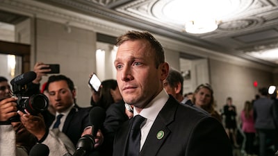 Más senadores republicanos piden que Miller renuncie por acusaciones de abuso Más senadores republicanos piden que Miller renuncie por acusaciones de abuso