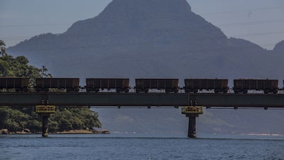 Ultrapar e Perfin negociam compra de fatia de 30% da Rumo, dizem fontes Ultrapar e Perfin negociam compra de fatia de 30% da Rumo, dizem fontes