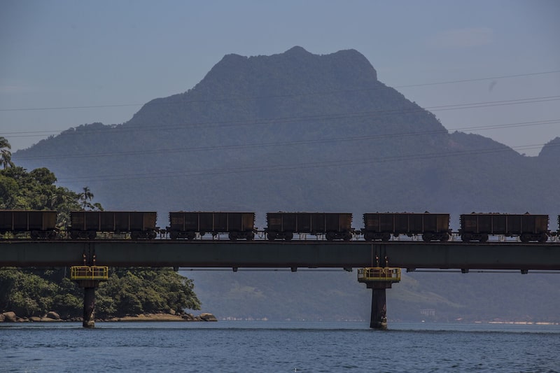 Trem de carga no Rio de Janeiro: Investimentos nos diferentes setores da infraestrutura estão aquém do necessário. (Foto: Dado Galdieri/Bloomberg) Trem de carga no Rio de Janeiro: Investimentos nos diferentes setores da infraestrutura estão aquém do necessário. (Foto: Dado Galdieri/Bloomberg)