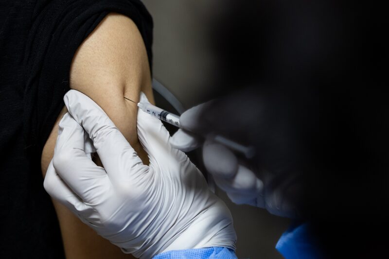 Los científicos dicen que podría ser factible, con mejores vacunas, erradicar el mundo de un segundo virus. Los científicos dicen que podría ser factible, con mejores vacunas, erradicar el mundo de un segundo virus.