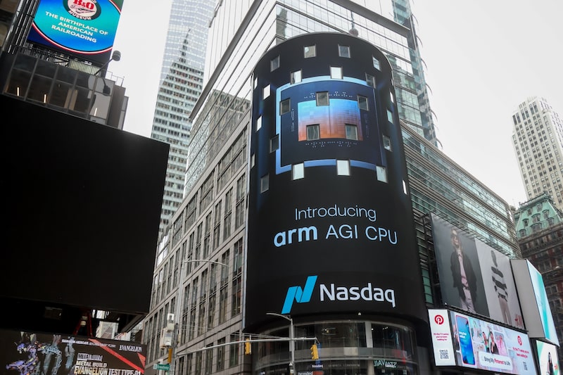 Cartel informativo sobre el chip de CPU Arm AGI en el Nasdaq MarketSite de Nueva York, en marzo. Fotógrafo: Michael Nagle/Bloomberg Cartel informativo sobre el chip de CPU Arm AGI en el Nasdaq MarketSite de Nueva York, en marzo. Fotógrafo: Michael Nagle/Bloomberg