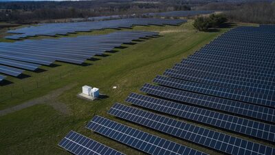La caída de las acciones de energía solar se enfrenta al auge de la demanda de paneles La caída de las acciones de energía solar se enfrenta al auge de la demanda de paneles