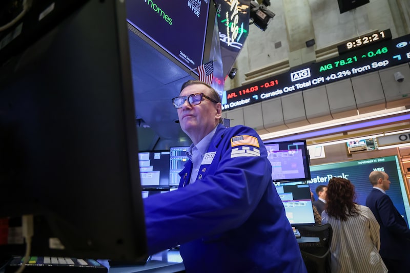 Traders At The New York Stock Exchange As Wall Street On Hold In Run-Up To Nvidia, Jobs Data Traders At The New York Stock Exchange As Wall Street On Hold In Run-Up To Nvidia, Jobs Data