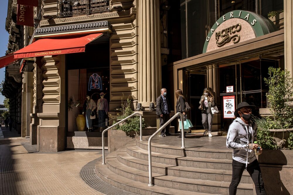 Tras un cierre total, los centros comerciales retoman el ritmo de las ventas. Tras un cierre total, los centros comerciales retoman el ritmo de las ventas.
