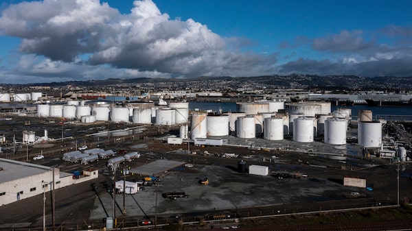 El petróleo cae por aversión al riesgo y las tensiones geopolíticas entre EE.UU. e Irán El petróleo cae por aversión al riesgo y las tensiones geopolíticas entre EE.UU. e Irán