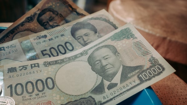 Japón confirma la primera intervención conjunta con EE.UU. en el mercado del yen en 15 años Japón confirma la primera intervención conjunta con EE.UU. en el mercado del yen en 15 años