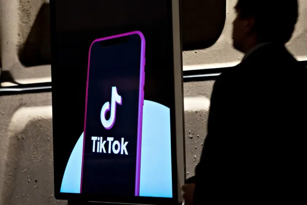 Un anuncio de TikTok en una estación de metro de Washington, DC, EE.UU. Un anuncio de TikTok en una estación de metro de Washington, DC, EE.UU.