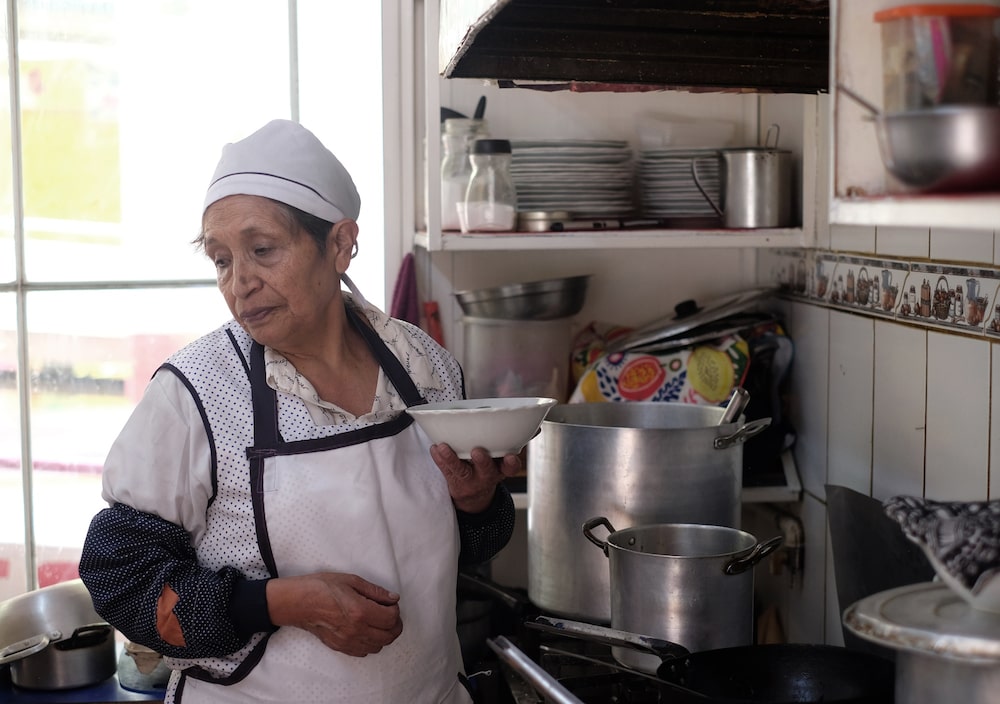 Herminia Medrano, trabjadora en un puesto de comida en el mercado Lanza en La Paz. Herminia Medrano, trabjadora en un puesto de comida en el mercado Lanza en La Paz.