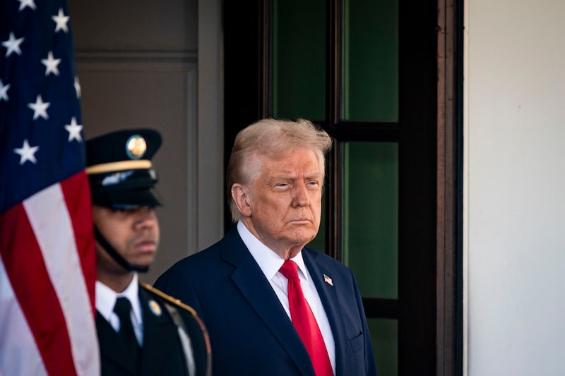 Trump retrasa por un mes los aranceles a México y Canadá en la industria automotriz. Trump retrasa por un mes los aranceles a México y Canadá en la industria automotriz.