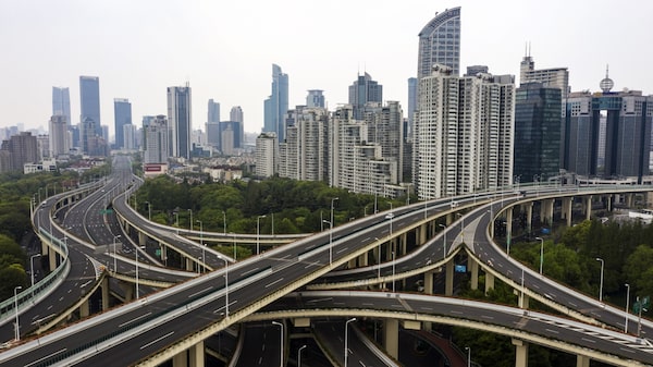 Shanghái registra un récord de muertes diarias por Covid-19 en último brote Shanghái registra un récord de muertes diarias por Covid-19 en último brote