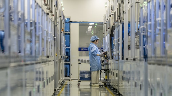 Desaceleración de China se extiende con caída de fábricas y constructoras Desaceleración de China se extiende con caída de fábricas y constructoras