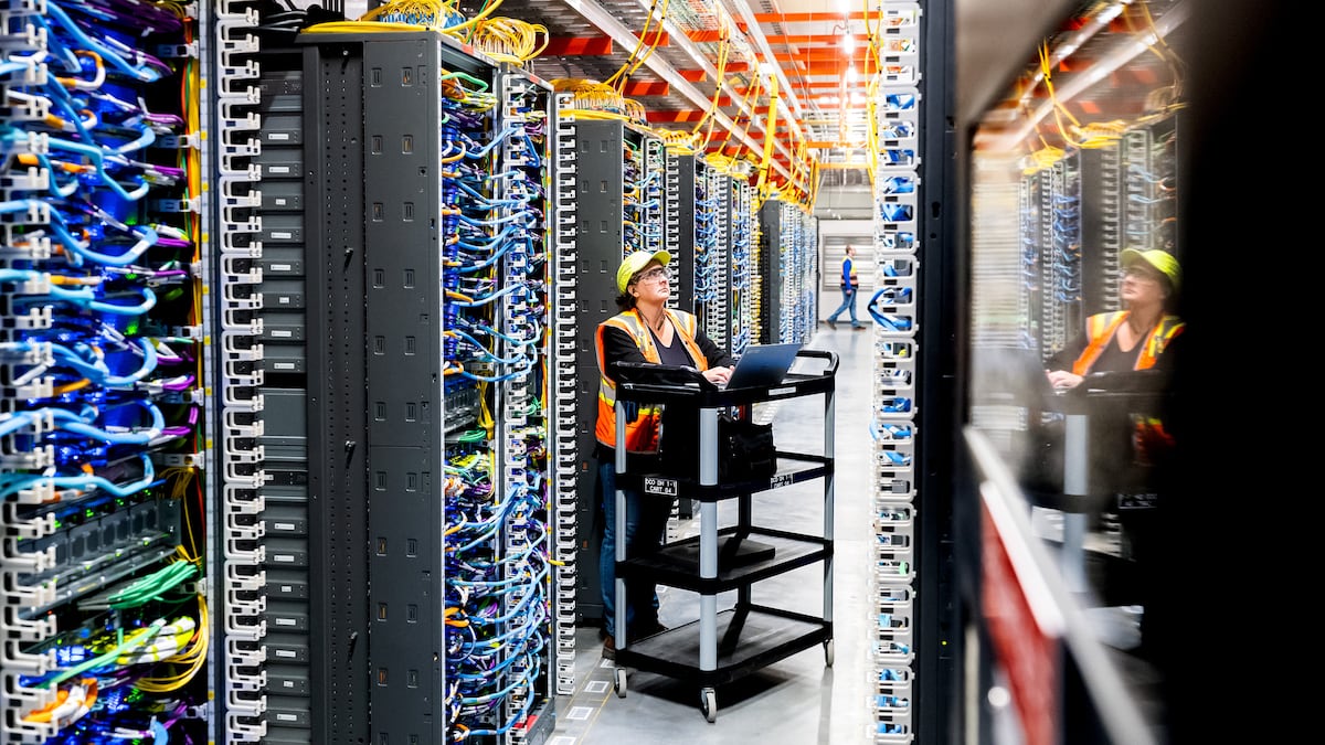 Redata pone a Brasil en el radar de inversiones globales en centros de datos, dice Amazon Web Services