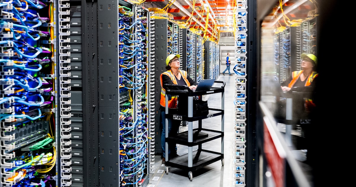 Redata: Brasil atrai investimentos globais em nuvem e IA, diz VP da AWS