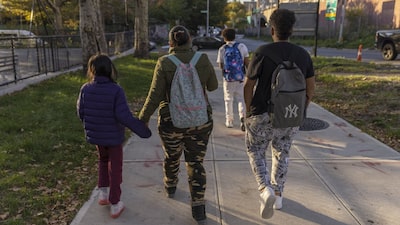 Redadas migratorias de Trump reducen matrícula y presionan las finanzas de escuelas Redadas migratorias de Trump reducen matrícula y presionan las finanzas de escuelas