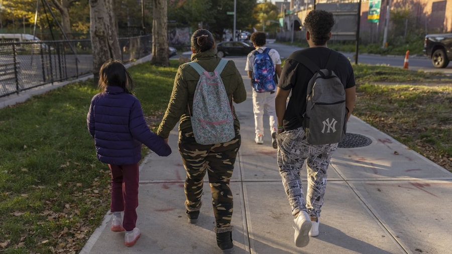 Redadas migratorias de Trump reducen matrícula y presionan las finanzas de escuelas Redadas migratorias de Trump reducen matrícula y presionan las finanzas de escuelas