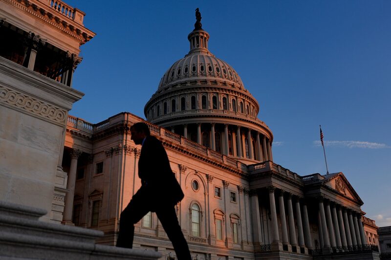 Los partidarios de la línea dura finalmente cedieron después de enfrentarse a la presión de Trump el martes, que ha abrazado los activos digitales. Los partidarios de la línea dura finalmente cedieron después de enfrentarse a la presión de Trump el martes, que ha abrazado los activos digitales.