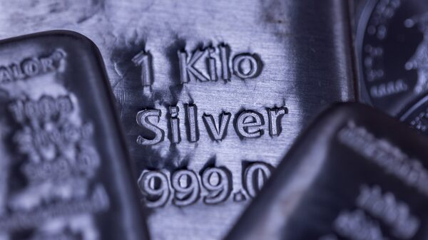 Las tasas de préstamo de plata en Londres caen tras alcanzar un récord histórico Las tasas de préstamo de plata en Londres caen tras alcanzar un récord histórico