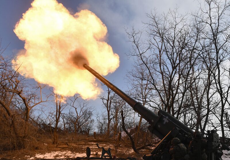 Las naciones occidentales y sus aliados han impuesto múltiples rondas de sanciones contra Rusia, incluso a su industria petrolera, desde que inició la guerra en Ucrania. Las naciones occidentales y sus aliados han impuesto múltiples rondas de sanciones contra Rusia, incluso a su industria petrolera, desde que inició la guerra en Ucrania.