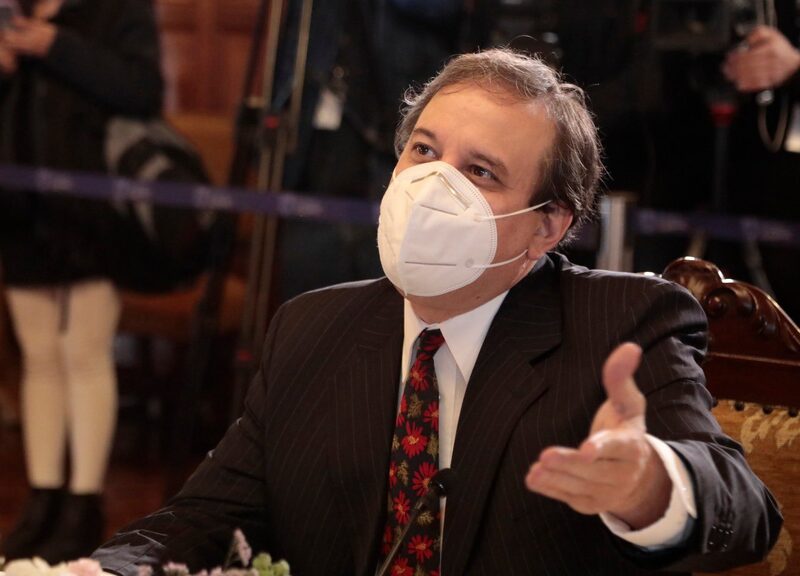 Simón Cueva, ministro de Economía y Finanzas, dijo en una conferencia de prensa que además se recibirían US$700 millones antes de finalizar este año gracias al acuerdo alcanzado. Foto: @SimonCueva Simón Cueva, ministro de Economía y Finanzas, dijo en una conferencia de prensa que además se recibirían US$700 millones antes de finalizar este año gracias al acuerdo alcanzado. Foto: @SimonCueva