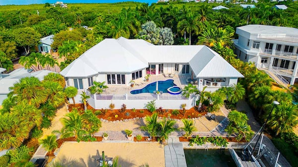 La casa que te haría vecino de Sydney Sweeney saldrá a subasta: una radiografía de la mansión La casa que te haría vecino de Sydney Sweeney saldrá a subasta: una radiografía de la mansión