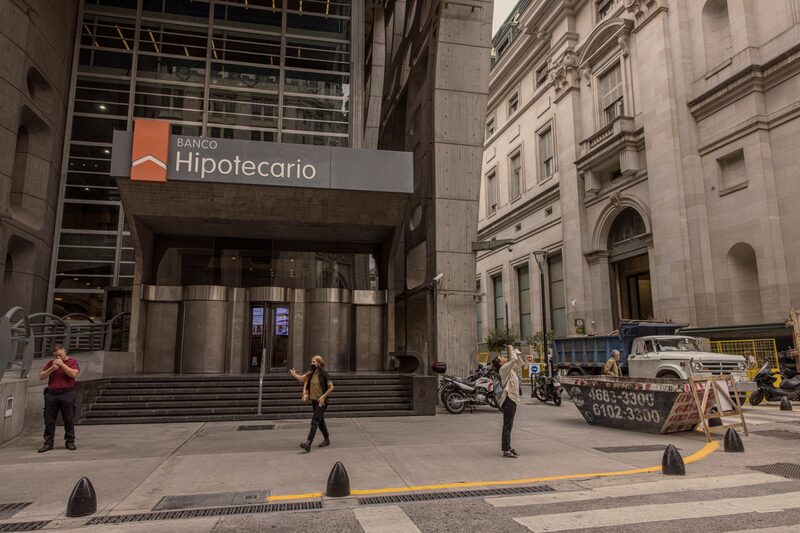 Sucursal del Banco Hipotecario en Buenos Aires, Argentina. Sucursal del Banco Hipotecario en Buenos Aires, Argentina.