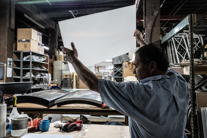 Los envíos de las fábricas se expandieron por primera vez desde febrero, mientras que un índice del empleo actual y un indicador de las horas trabajadas se contrajeron a ritmos más rápidos. Los envíos de las fábricas se expandieron por primera vez desde febrero, mientras que un índice del empleo actual y un indicador de las horas trabajadas se contrajeron a ritmos más rápidos.