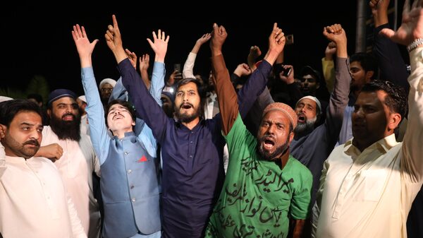 Legisladores de Pakistán votarían por nuevo primer ministro vinculado al ejército Legisladores de Pakistán votarían por nuevo primer ministro vinculado al ejército