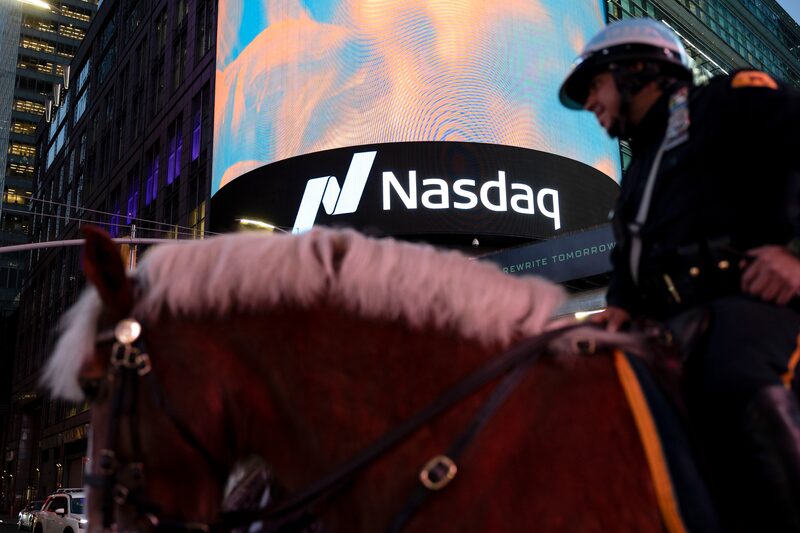 O governo dos EUA disse que a economia está enfrentando uma “transição” e precisa de uma “desintoxicação”, criando incertezas sobre o caminho para o crescimento. O governo dos EUA disse que a economia está enfrentando uma “transição” e precisa de uma “desintoxicação”, criando incertezas sobre o caminho para o crescimento.