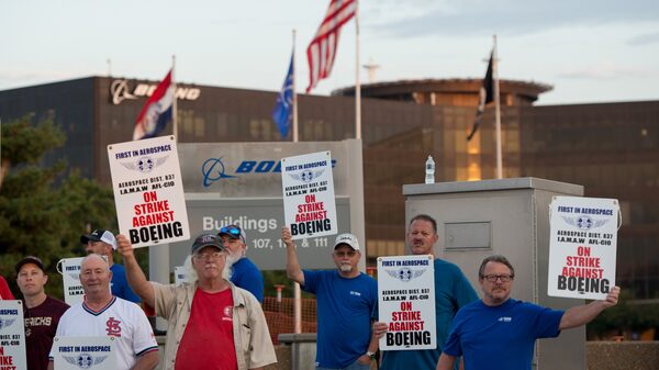 Boeing logra un acuerdo tentativo con los trabajadores en huelga de su división de defensa Boeing logra un acuerdo tentativo con los trabajadores en huelga de su división de defensa