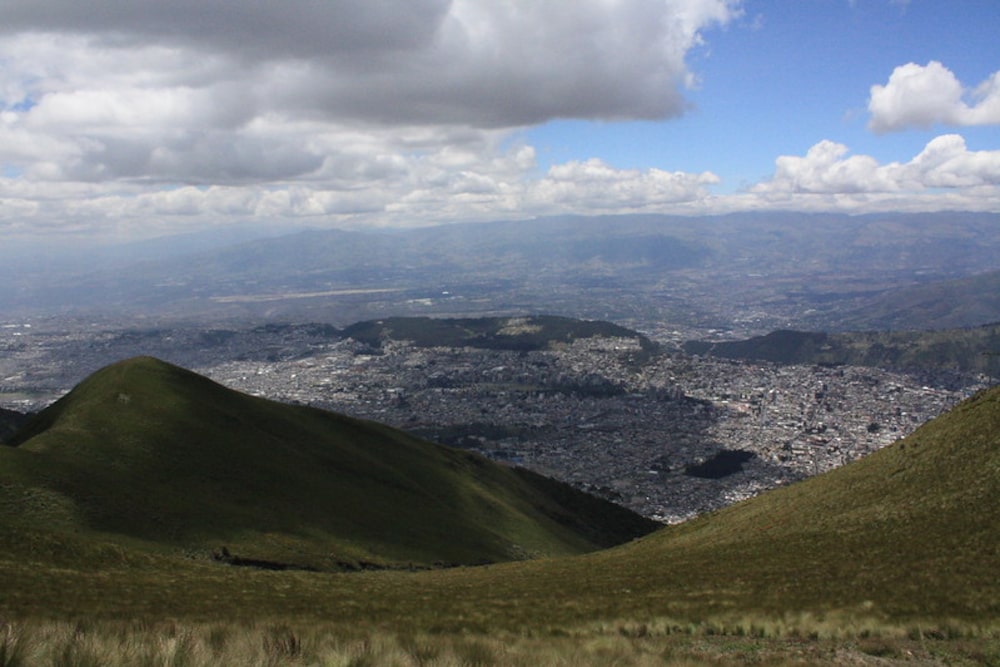 Vista de Quito desde el Teleférico. Vista de Quito desde el Teleférico.