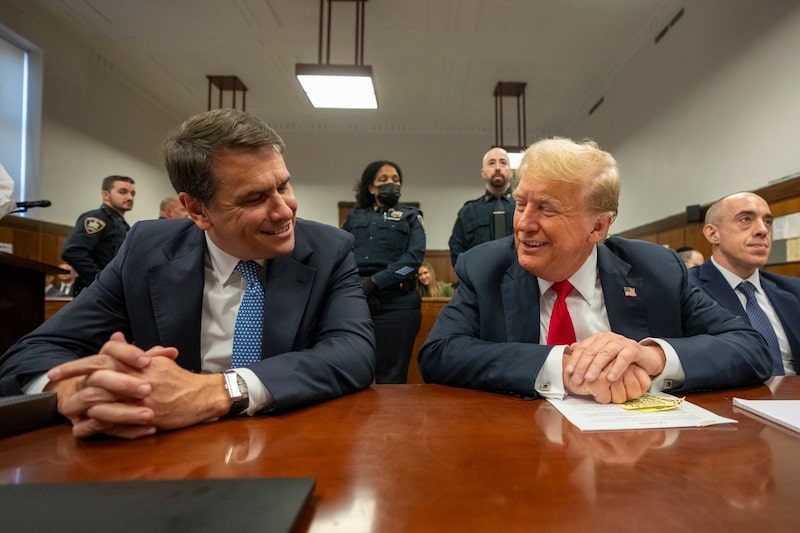 Todd Blanche y el presidente Donald Trump en el tribunal penal de Manhattan, Nueva York. Fotógrafo: Steven Hirsch/New York Post/Bloomberg. Todd Blanche y el presidente Donald Trump en el tribunal penal de Manhattan, Nueva York. Fotógrafo: Steven Hirsch/New York Post/Bloomberg.