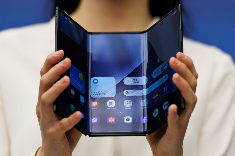 Un teléfono inteligente Galaxy Z TriFold de Samsung Electronics. Fotógrafo: SeongJoon Cho/Bloomberg Un teléfono inteligente Galaxy Z TriFold de Samsung Electronics. Fotógrafo: SeongJoon Cho/Bloomberg