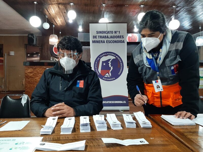 Casi la totalidad de los votantes rechazó la última oferta laboral de BHP que buscará la mediación de la Dirección del Trabajo en el conflicto. Foto cortesía del Sindicato número 1 de la minera Escondida. Casi la totalidad de los votantes rechazó la última oferta laboral de BHP que buscará la mediación de la Dirección del Trabajo en el conflicto. Foto cortesía del Sindicato número 1 de la minera Escondida.