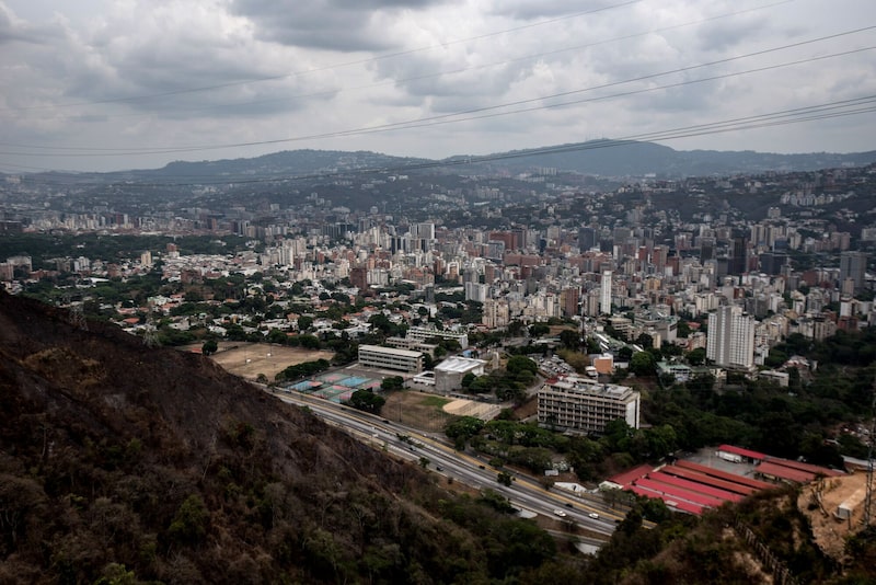 El perfil urbano de Caracas se aprecia desde un teleférico, reabierto recientemente coincidiendo con la reconstrucción del Hotel Humboldt, en el Parque Nacional Waraira Repano de Caracas, Venezuela, el viernes 4 de mayo de 2018. El perfil urbano de Caracas se aprecia desde un teleférico, reabierto recientemente coincidiendo con la reconstrucción del Hotel Humboldt, en el Parque Nacional Waraira Repano de Caracas, Venezuela, el viernes 4 de mayo de 2018.
