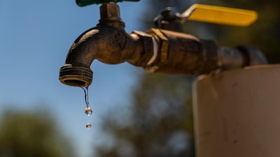 Tres familias saudíes lograron hacer una fortuna de más de US$9.000 millones con el negocio del agua Tres familias saudíes lograron hacer una fortuna de más de US$9.000 millones con el negocio del agua