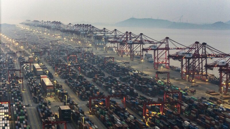 China promete medidas contra los aranceles de EE.UU. y amenaza con actuar ante la OMC China promete medidas contra los aranceles de EE.UU. y amenaza con actuar ante la OMC