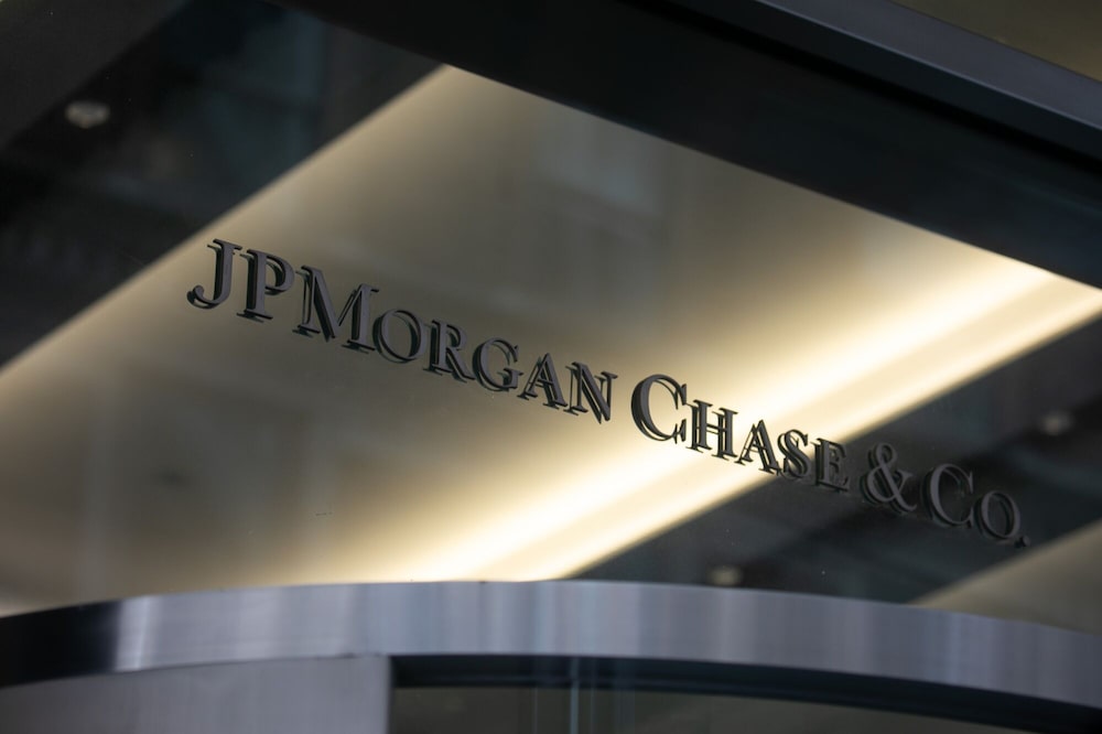 Logotipo de JPMorgan Chase & Co. en una de las oficinas de la entidad financiera. Logotipo de JPMorgan Chase & Co. en una de las oficinas de la entidad financiera.